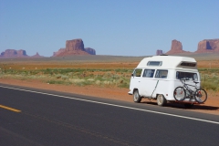 VW Bulli T2 Bj. 1971 steht in Colorado USA