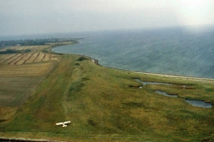 Gras-Landebahn der Insel Veirö in der Dänischen Südsee.